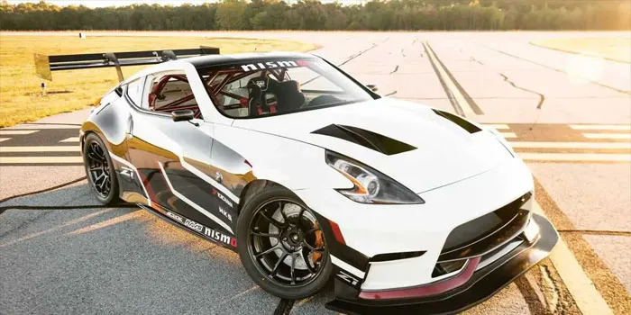 Nissan 370Z - Mobil Sport Dengan Performa Balap