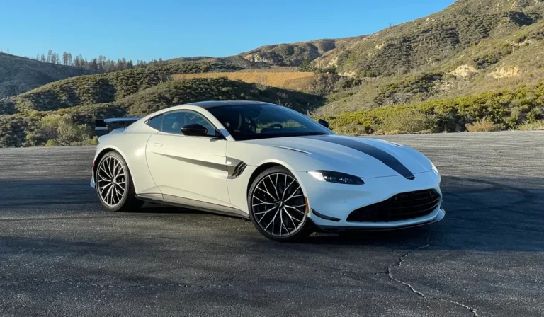Aston Martin Vantage, Pilihan Tepat Untuk Pecinta Mobil Sport Berkelas