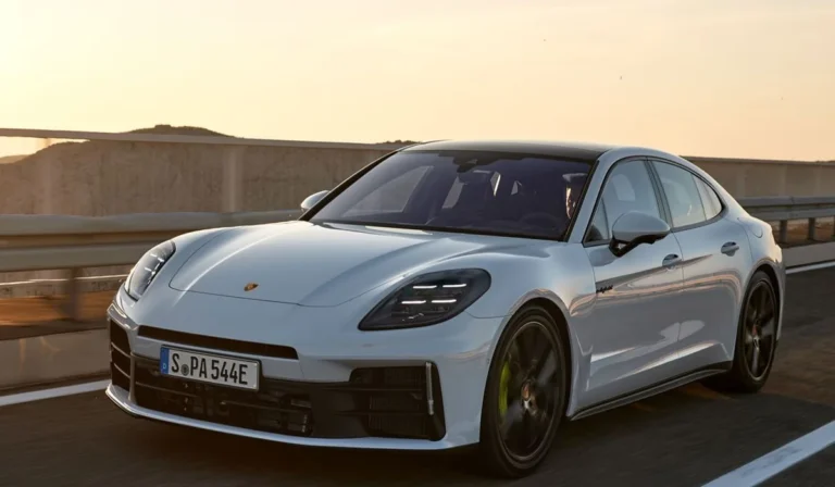 Porsche Panamera, Sedan Sport dengan Fitur Launch Control Tingkat Tinggi
