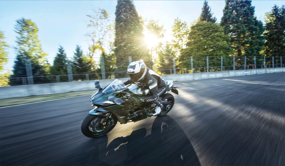 Kawasaki Ninja H2 Carbon: Perpaduan Teknologi Dan Kecepatan Yang Memukau