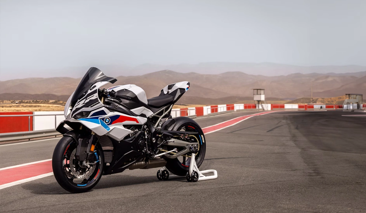 BMW-S1000RR,-Mesin-Gahar-dan-Desain-yang-Mempesona